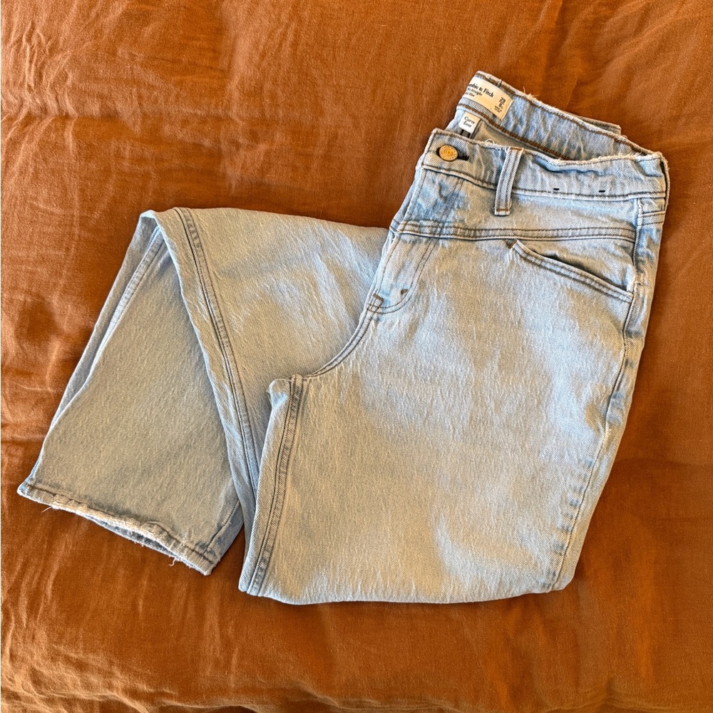 Abercrombie Curve Love Mid Rise 90s Straight Jean - Picture 3 of 4